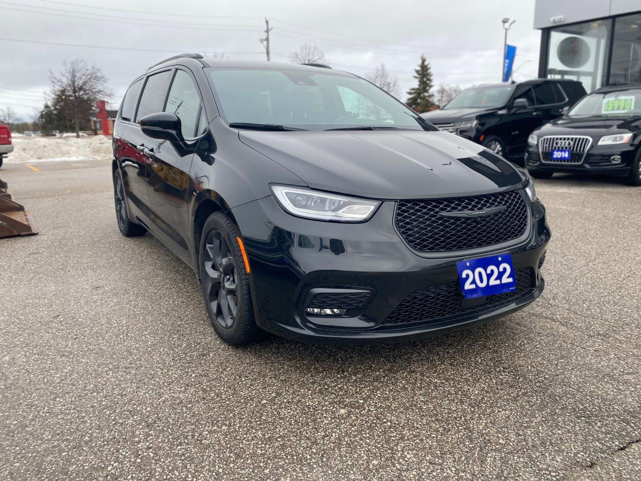 2022 Chrysler Pacifica Touring S ~Heated Leather ~Stow N' Go ~Camera Photo