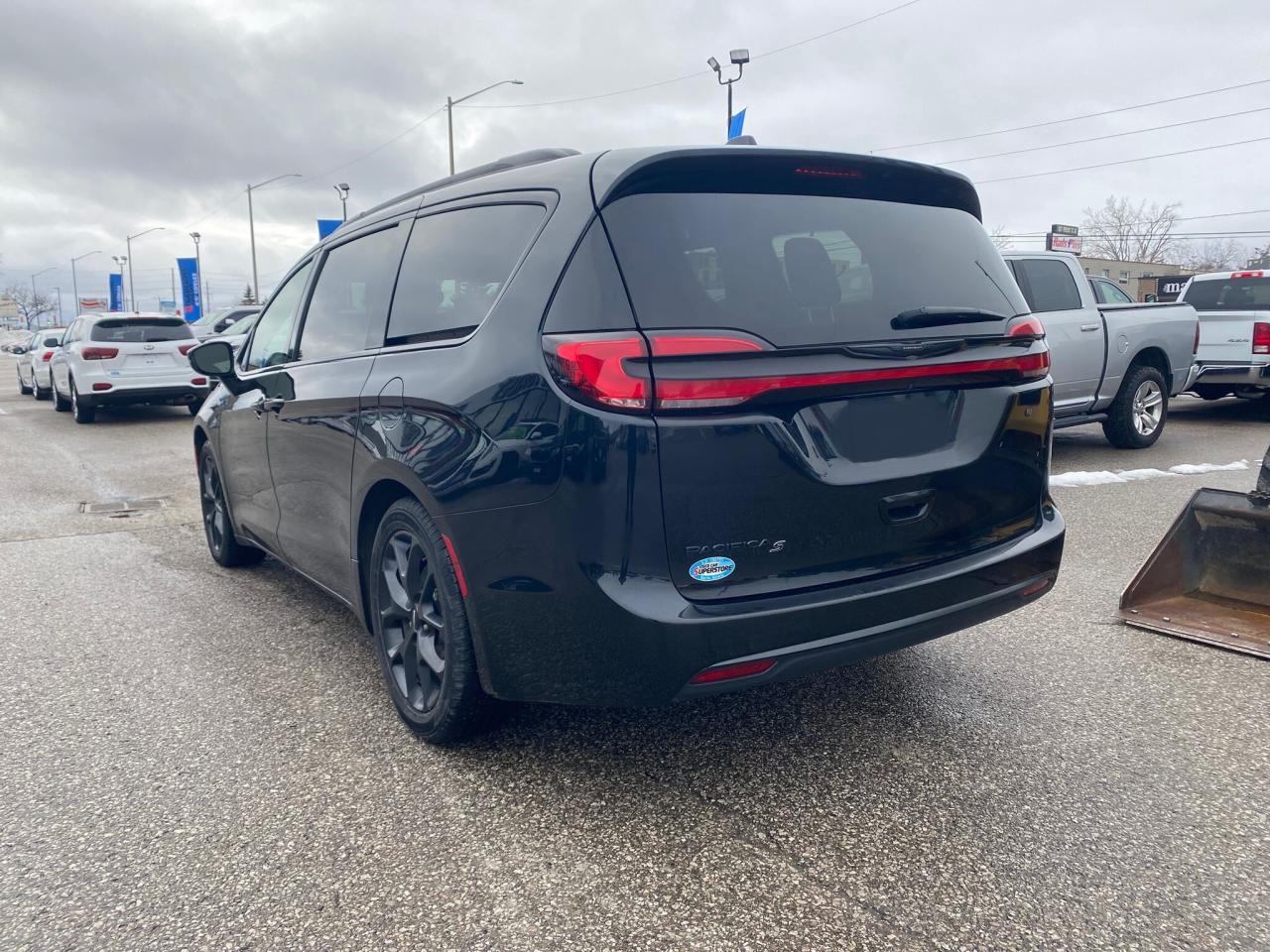 2022 Chrysler Pacifica Touring S ~Heated Leather ~Stow N' Go ~Camera Photo