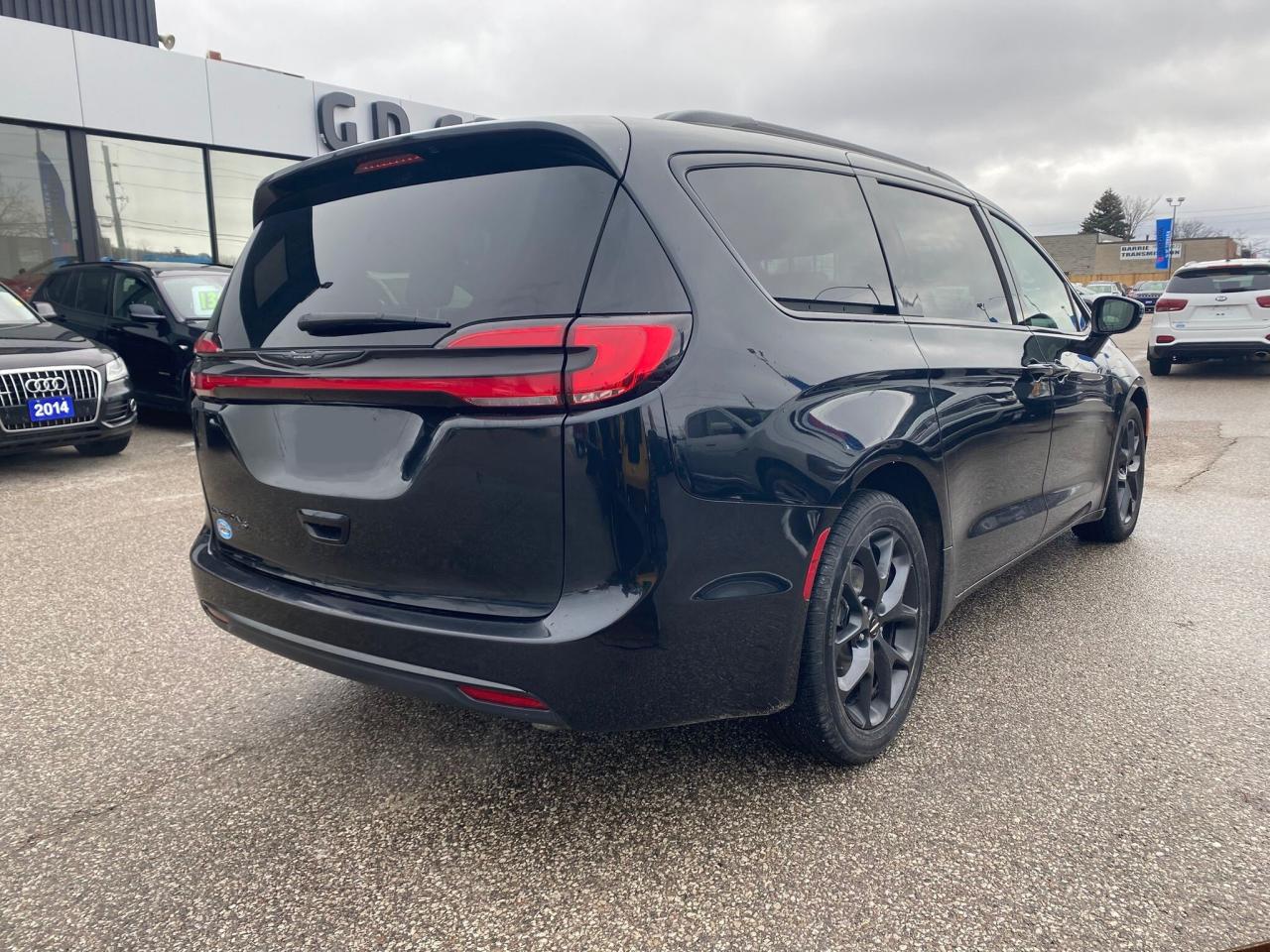 2022 Chrysler Pacifica Touring S ~Heated Leather ~Stow N' Go ~Camera Photo3