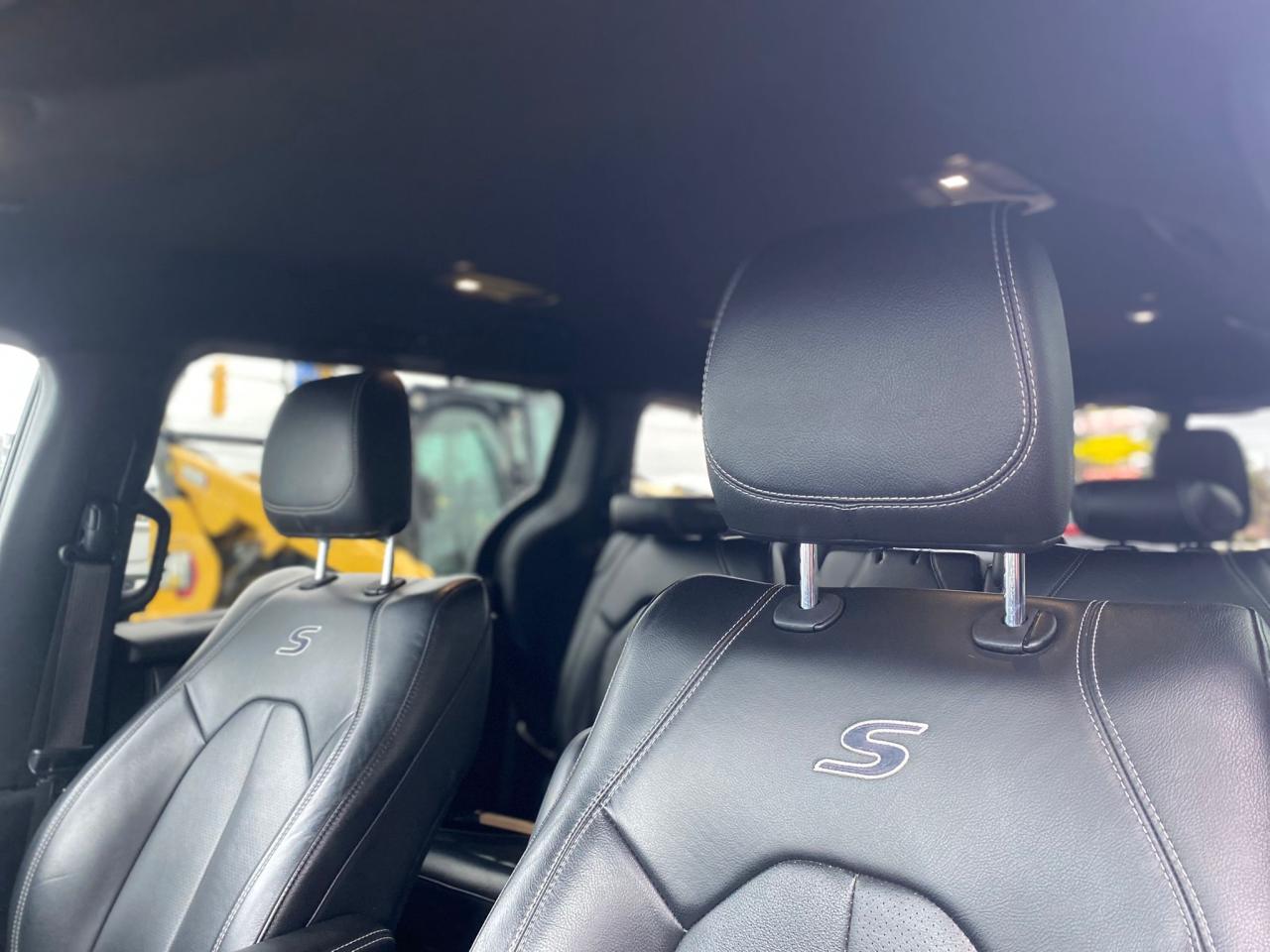 2022 Chrysler Pacifica Touring S ~Heated Leather ~Stow N' Go ~Camera Photo