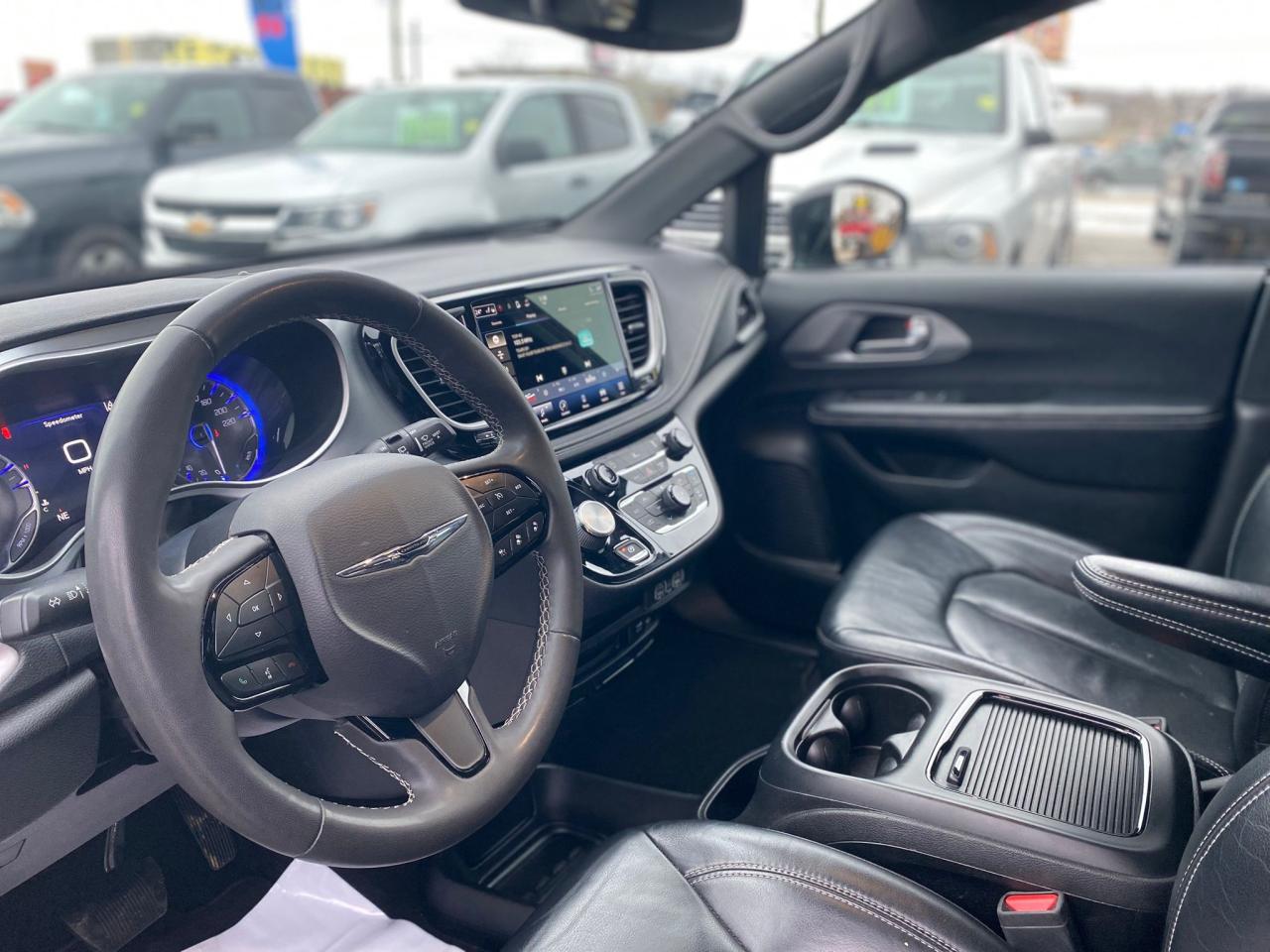 2022 Chrysler Pacifica Touring S ~Heated Leather ~Stow N' Go ~Camera Photo