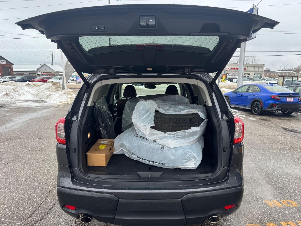 2023 Subaru ASCENT PREMIER   HEATED AND COOLED SEATS   CLEAN CARFAX Photo