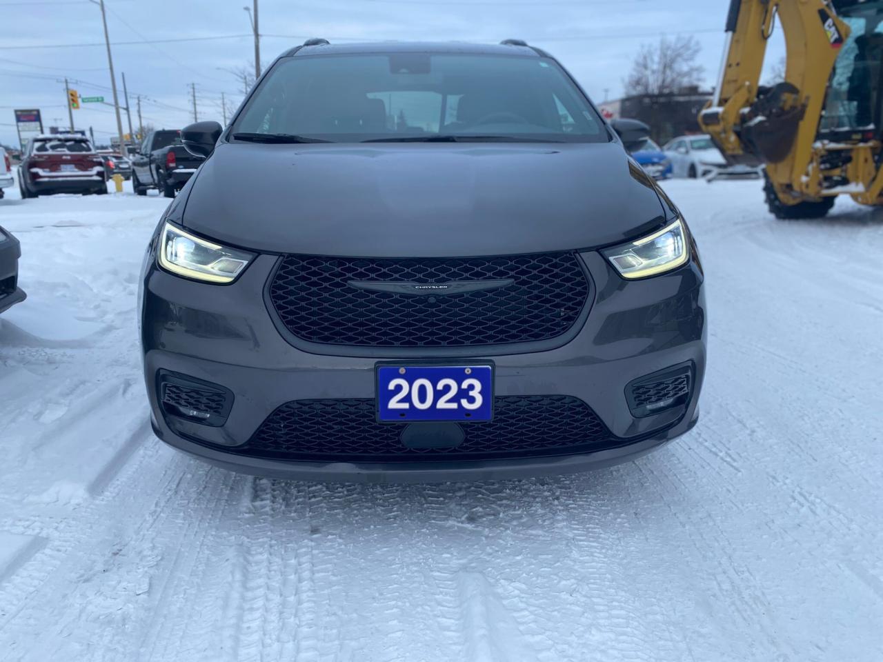 2023 Chrysler Pacifica Touring S AWD ~Heated Leather ~Moonroof ~Camera Photo