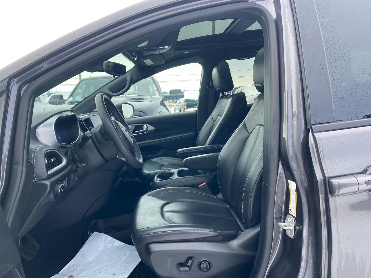 2023 Chrysler Pacifica Touring S AWD ~Heated Leather ~Moonroof ~Camera Photo