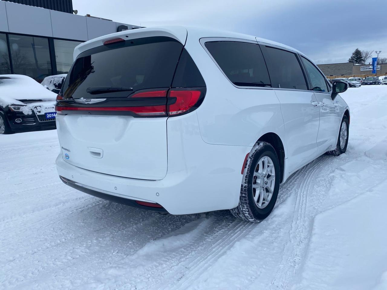 2023 Chrysler Pacifica Touring L ~Leather ~Bluetooth ~Stow 'N Go ~Camera Photo3