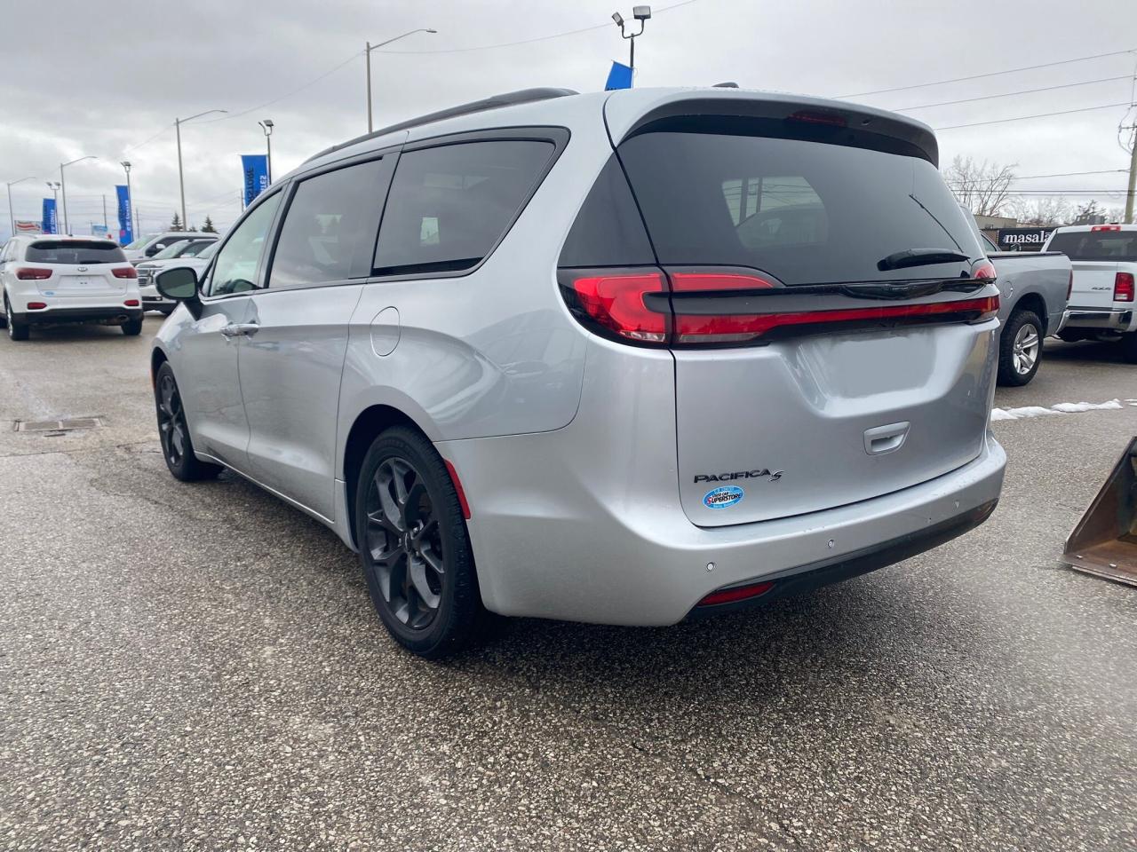 2023 Chrysler Pacifica Touring S ~Heated Leather ~Sunroof ~Cam ~Bluetooth Photo