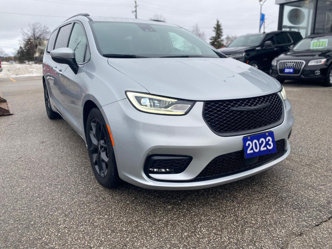 2023 Chrysler Pacifica Touring S ~Heated Leather ~Sunroof ~Cam ~Bluetooth Photo