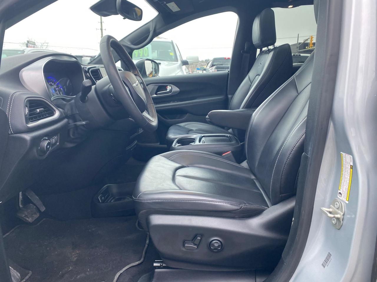 2023 Chrysler Pacifica Touring S ~Heated Leather ~Sunroof ~Cam ~Bluetooth Photo