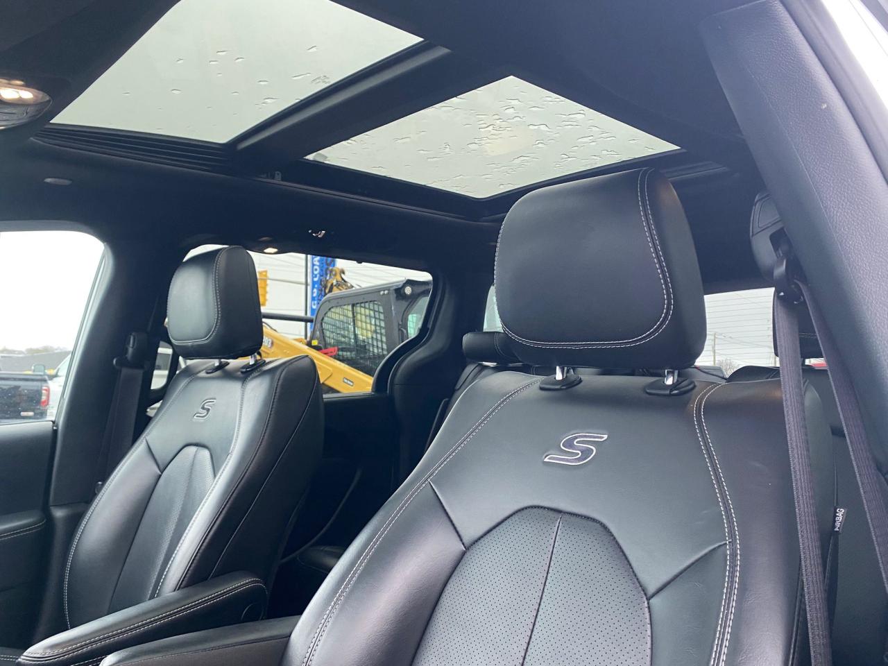 2023 Chrysler Pacifica Touring S ~Heated Leather ~Sunroof ~Cam ~Bluetooth Photo