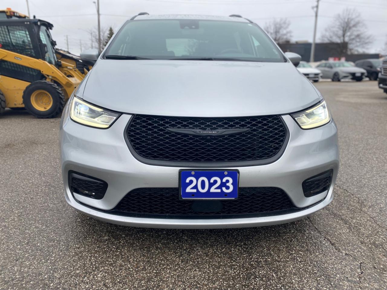 2023 Chrysler Pacifica Touring S ~Heated Leather ~Sunroof ~Cam ~Bluetooth Photo