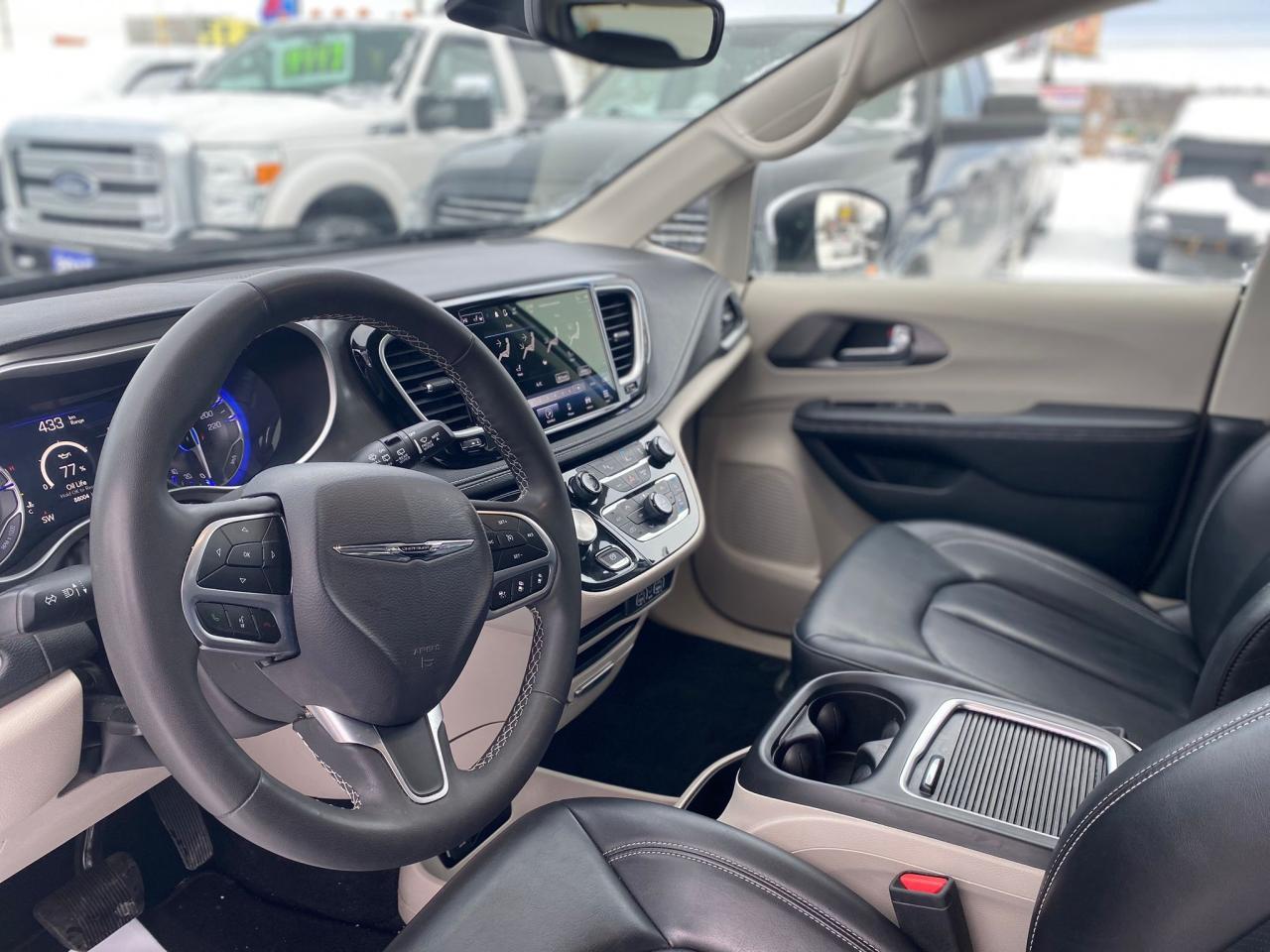 2023 Chrysler Pacifica Touring L ~Leather ~Bluetooth ~Stow 'N Go ~Camera Photo