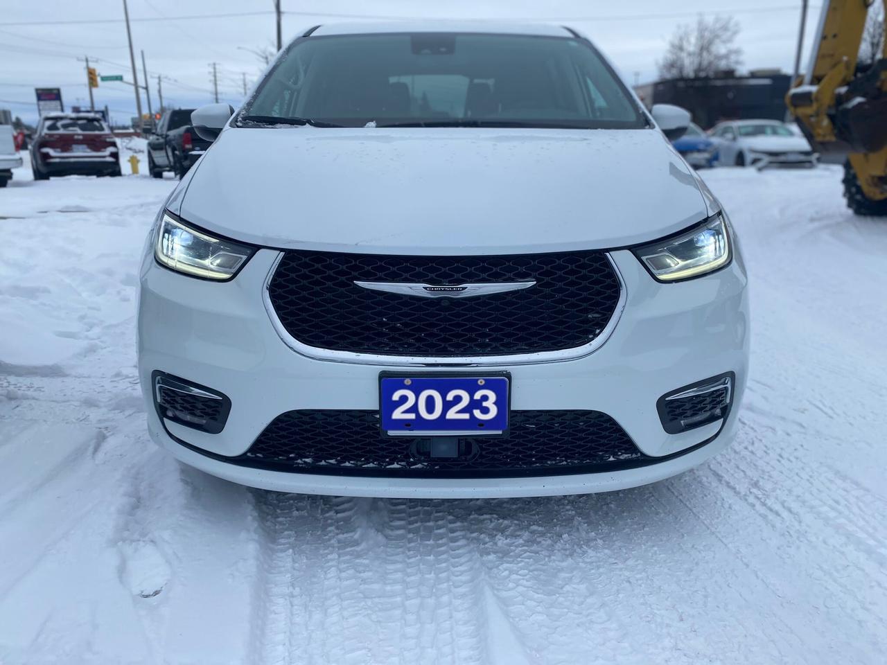 2023 Chrysler Pacifica Touring L ~Leather ~Bluetooth ~Stow 'N Go ~Camera Photo