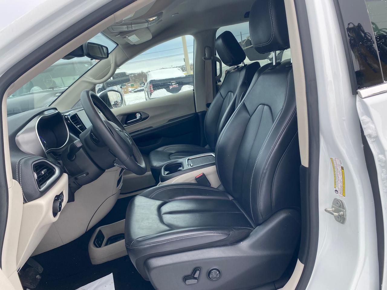 2023 Chrysler Pacifica Touring L ~Leather ~Bluetooth ~Stow 'N Go ~Camera Photo