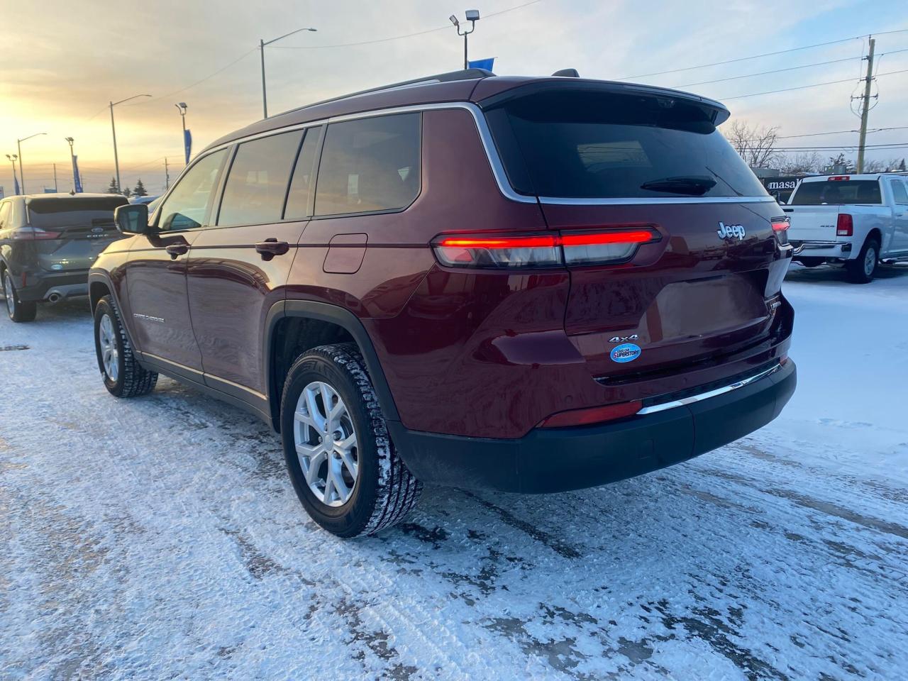 2023 Jeep Grand Cherokee L Limited 4x4 ~Nav ~Heated Leather ~Moonroof ~Camera Photo