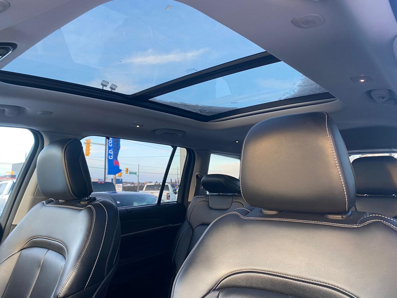 2023 Jeep Grand Cherokee L Limited 4x4 ~Nav ~Heated Leather ~Moonroof ~Camera Photo