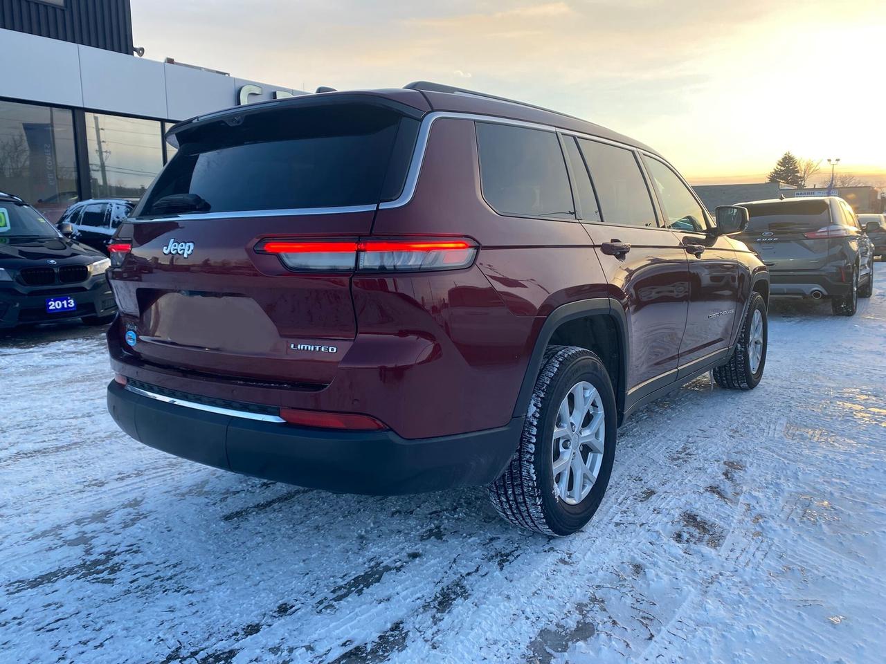 2023 Jeep Grand Cherokee L Limited 4x4 ~Nav ~Heated Leather ~Moonroof ~Camera Photo