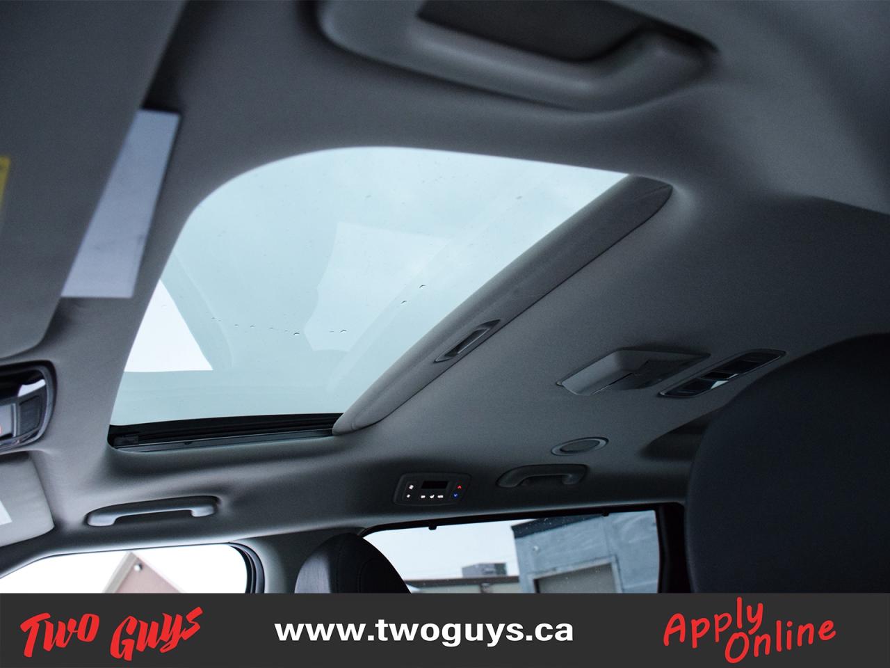 2023 Kia Carnival SX FWD 7 Passenger Leather Sunroof Nav Photo