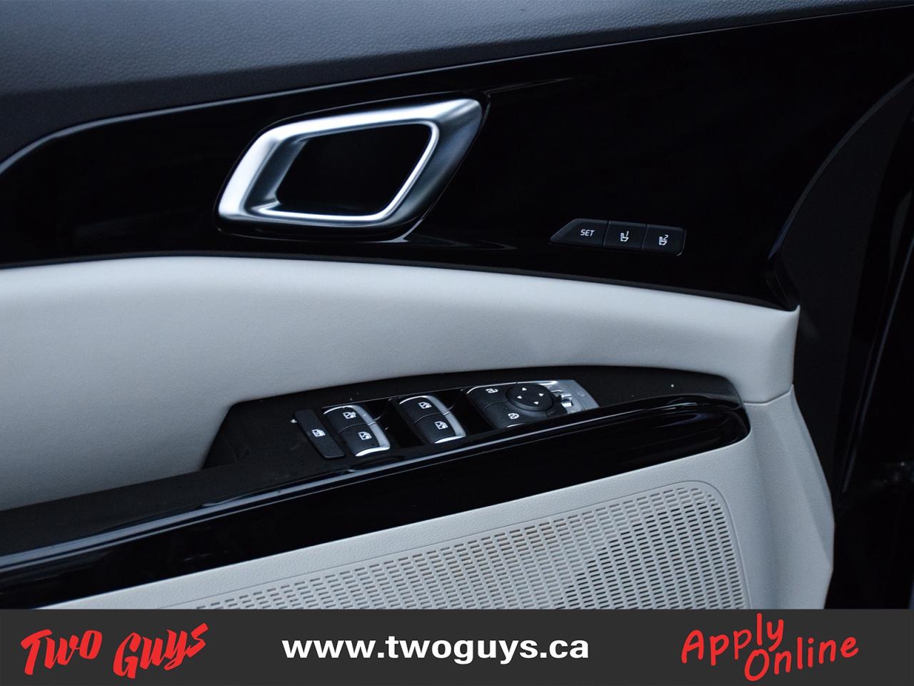 2023 Kia Carnival SX FWD 7 Passenger Leather Sunroof Nav Photo