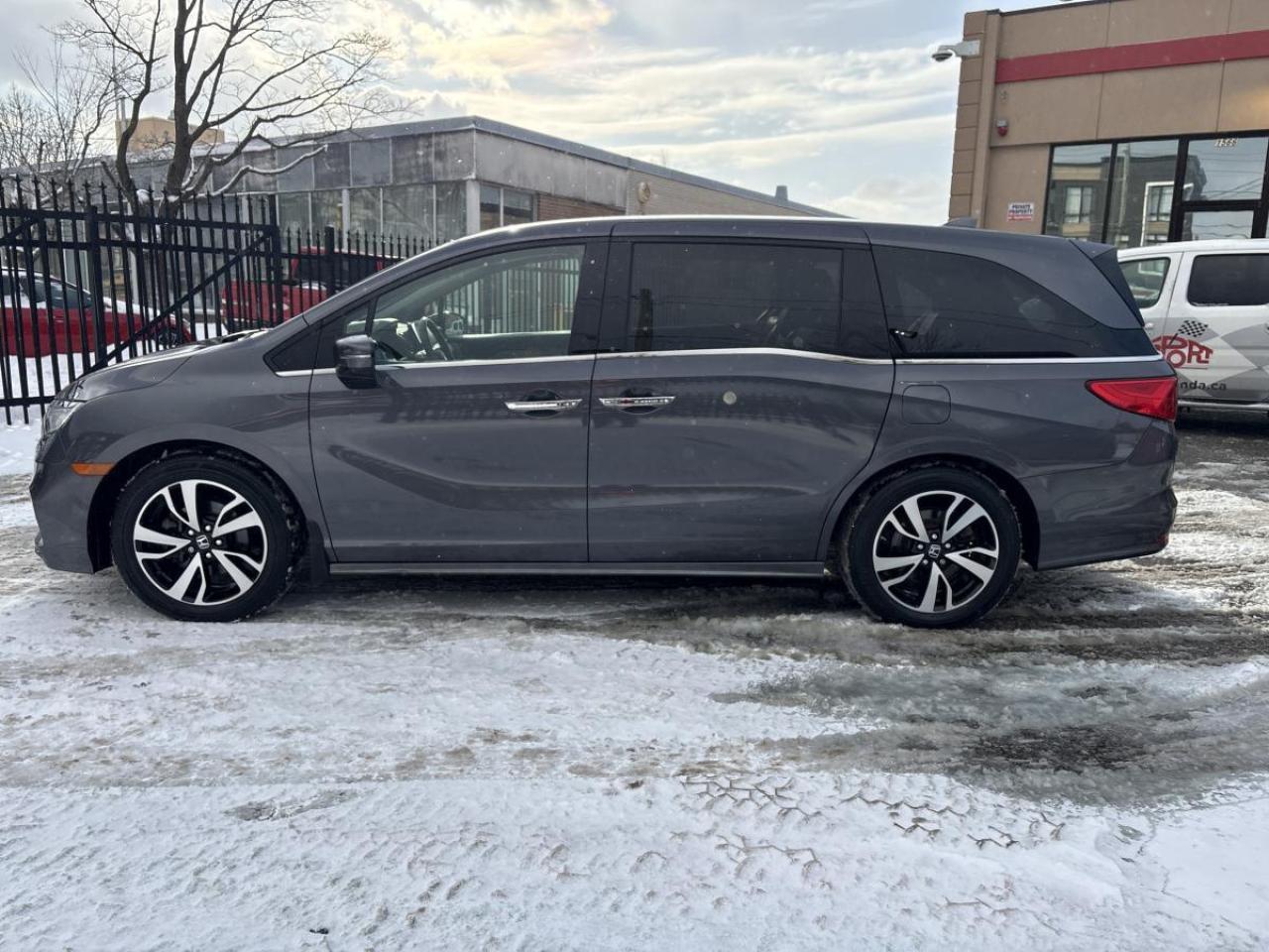 2020 Honda Odyssey Touring LOADED! Photo4