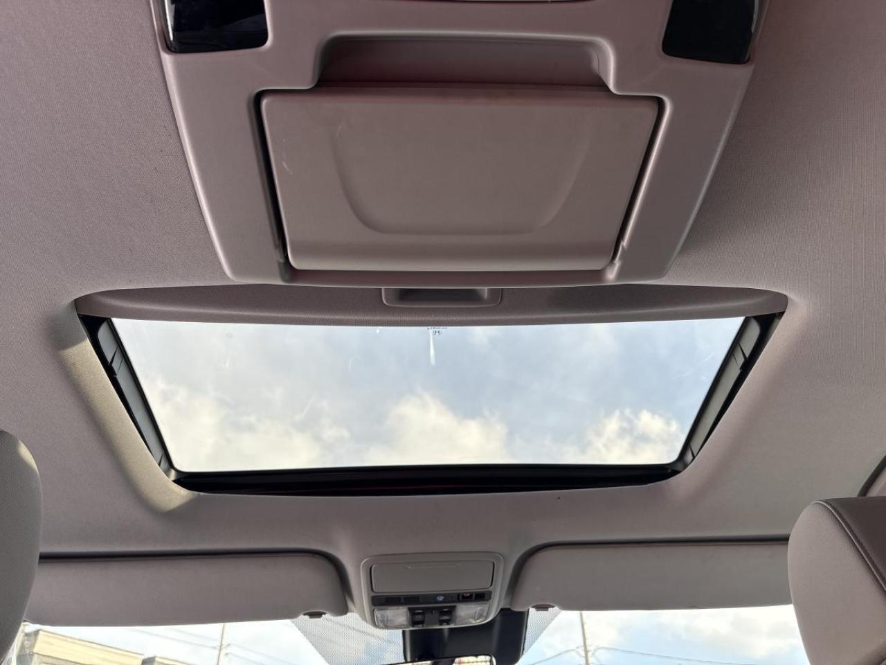 2020 Honda Odyssey Touring LOADED! Photo