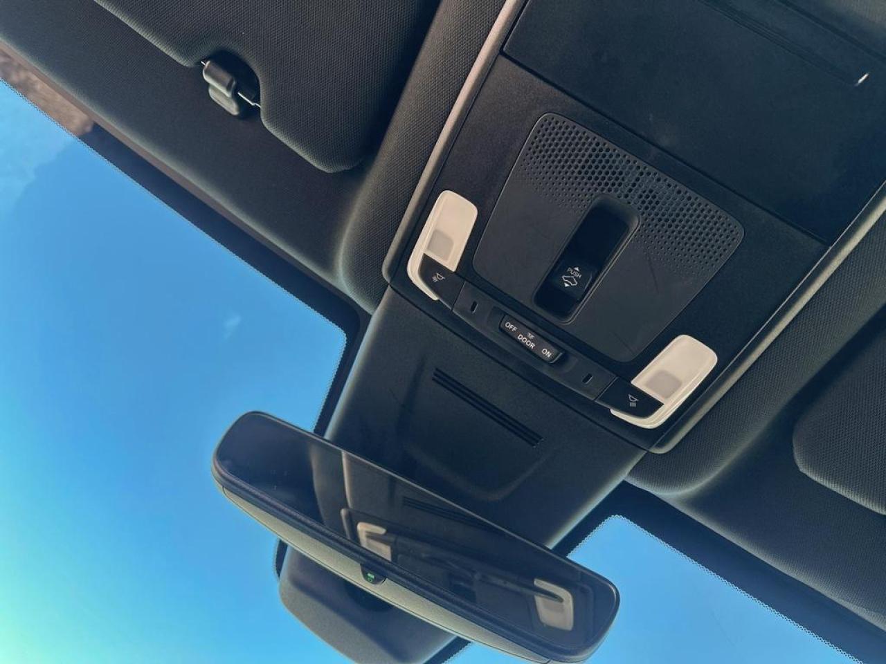 2023 Honda CR-V Hybrid Touring Photo