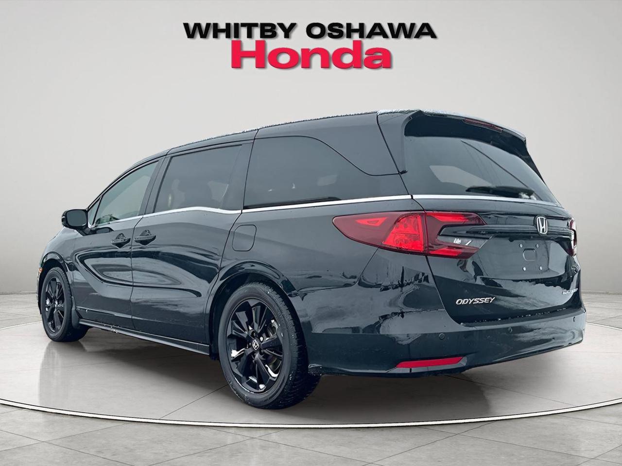 2024 Honda Odyssey Black Edition Photo2