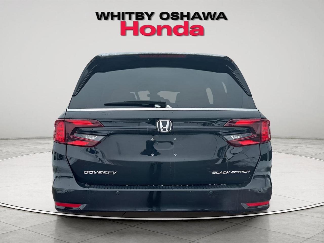 2024 Honda Odyssey Black Edition Photo3