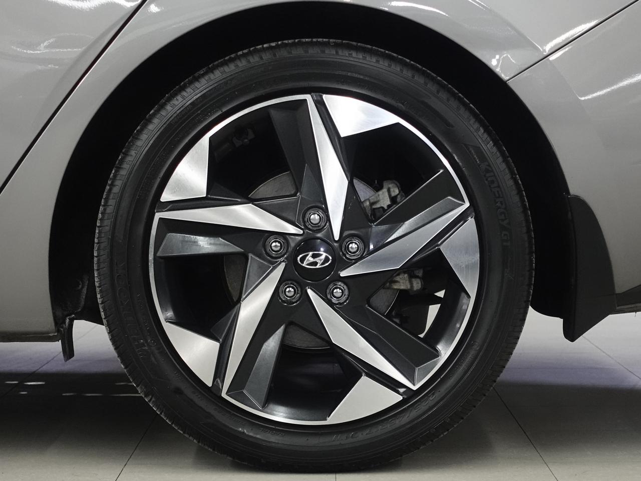 2023 Hyundai Elantra HYBRID LUXURY | Nav | Leather | Sunroof | CarPlay