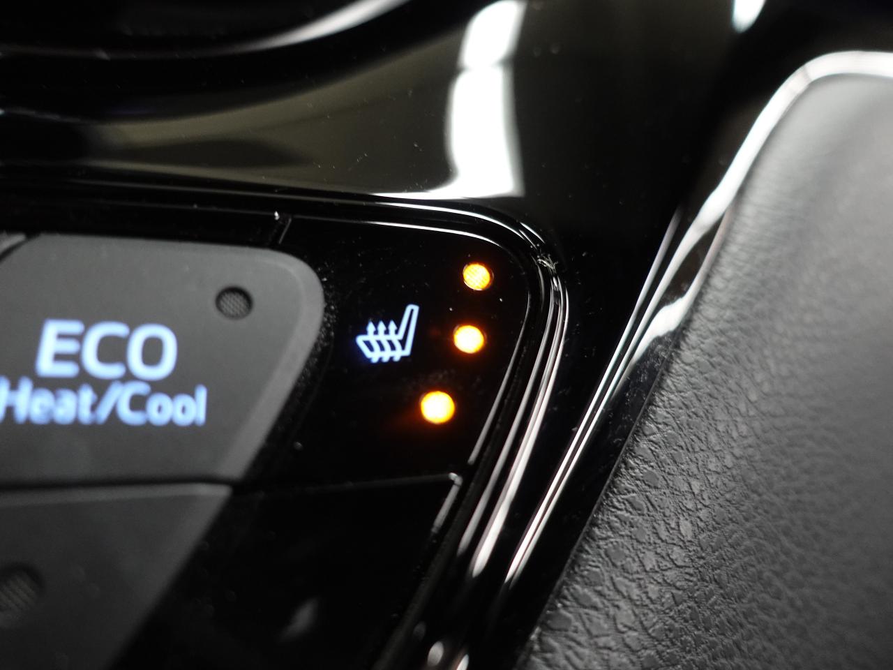 2021 Toyota C-HR XLE PREMIUM | LaneDep | Heated Seats | CarPlay Photo