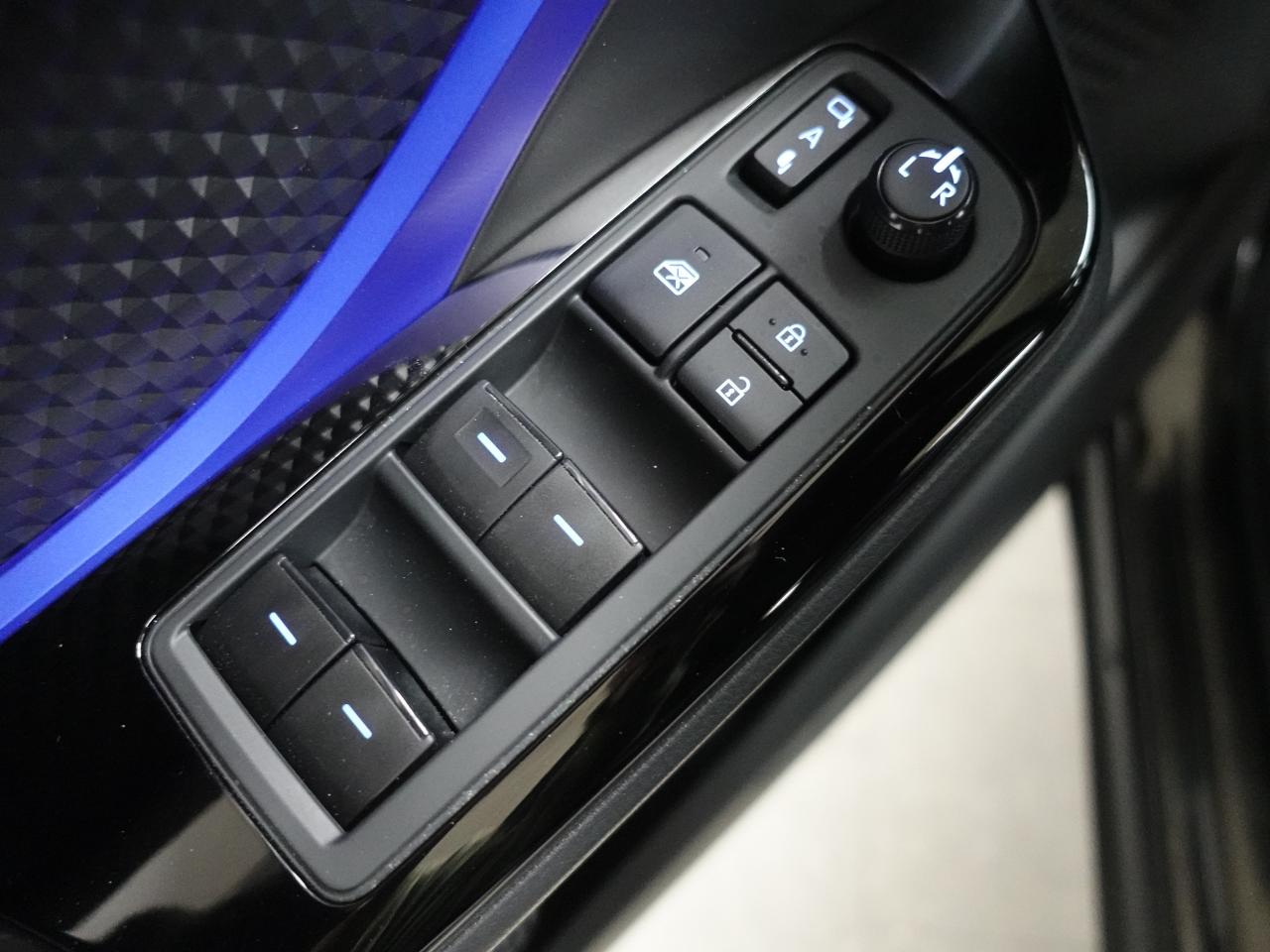 2021 Toyota C-HR XLE PREMIUM | LaneDep | Heated Seats | CarPlay Photo