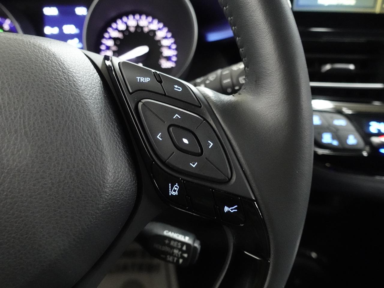 2021 Toyota C-HR XLE PREMIUM | LaneDep | Heated Seats | CarPlay Photo