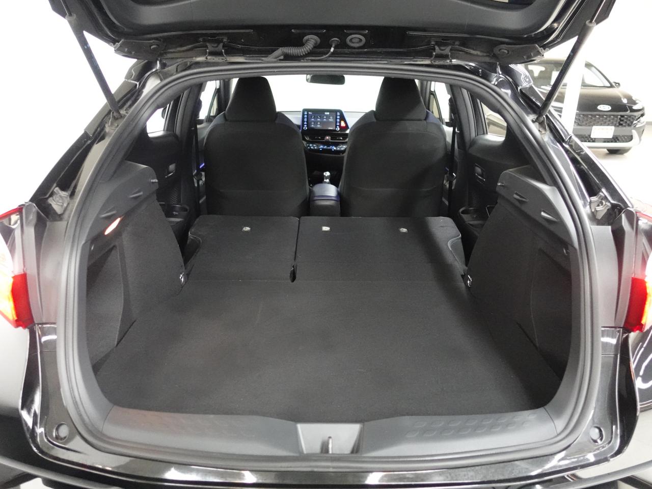 2021 Toyota C-HR XLE PREMIUM | LaneDep | Heated Seats | CarPlay Photo