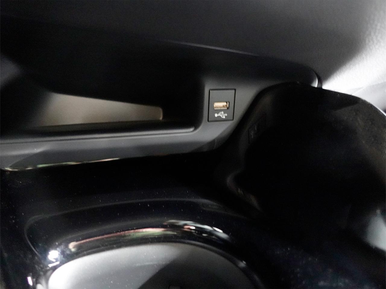 2021 Toyota C-HR XLE PREMIUM | LaneDep | Heated Seats | CarPlay Photo