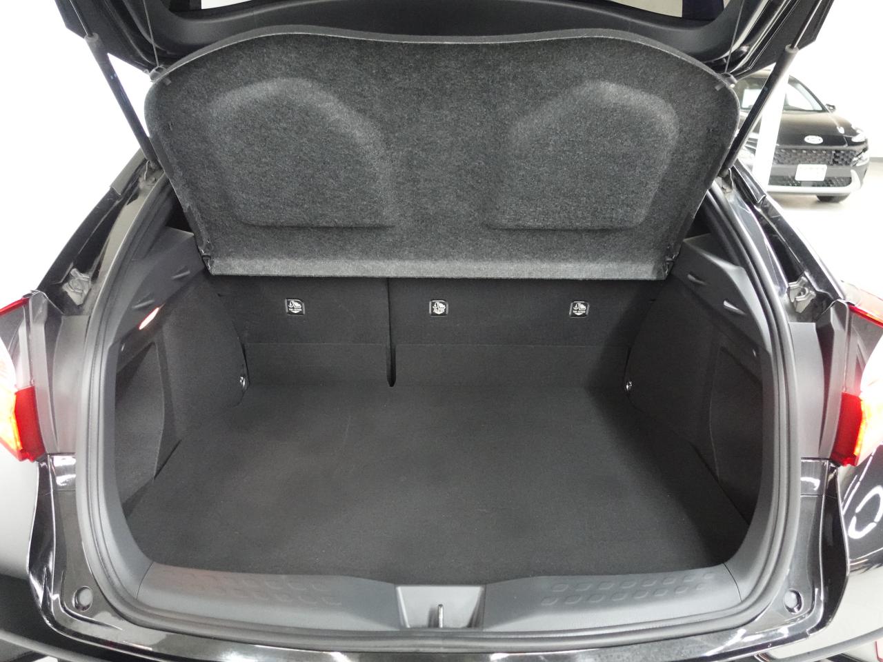 2021 Toyota C-HR XLE PREMIUM | LaneDep | Heated Seats | CarPlay Photo