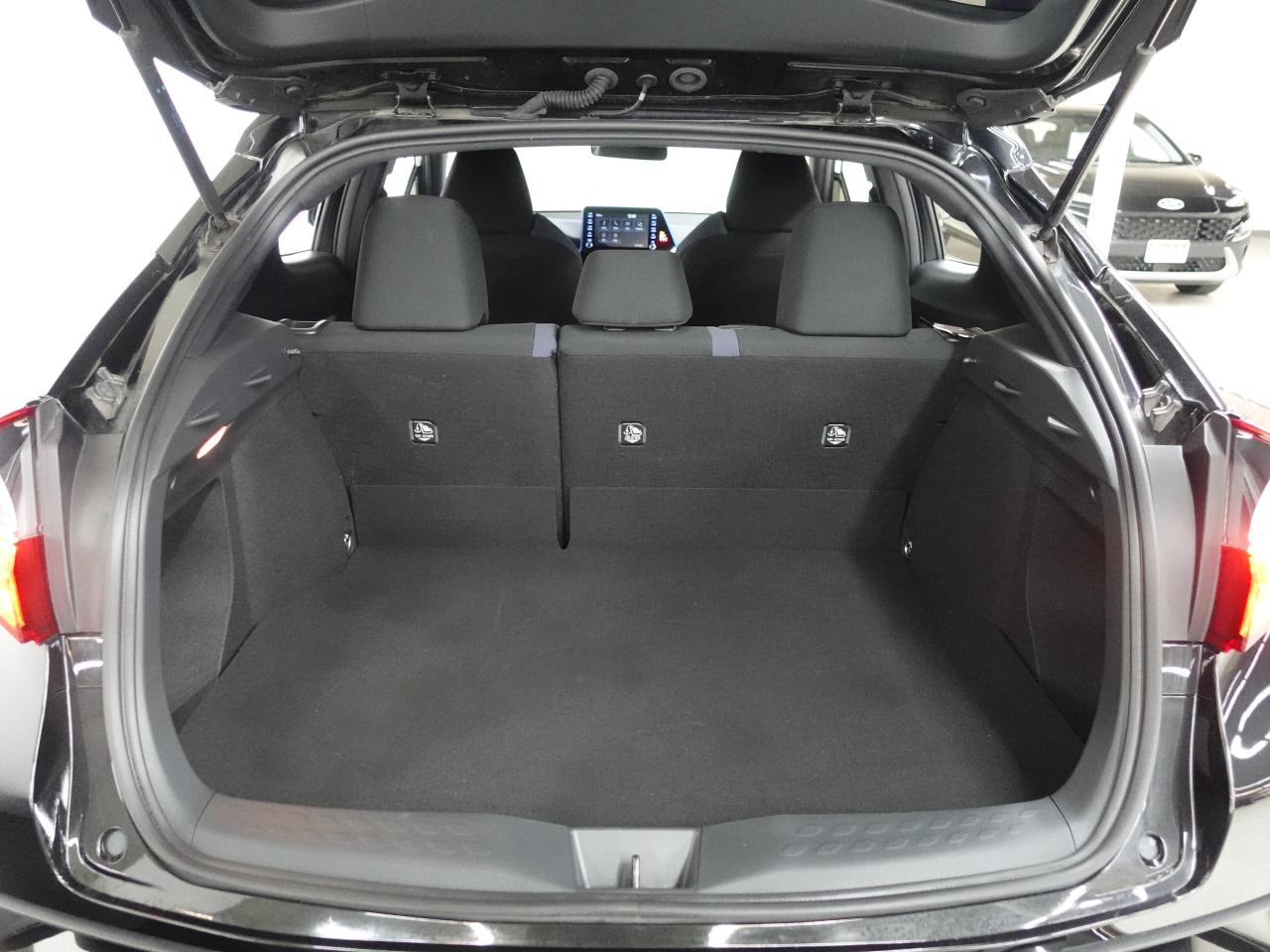 2021 Toyota C-HR XLE PREMIUM | LaneDep | Heated Seats | CarPlay Photo