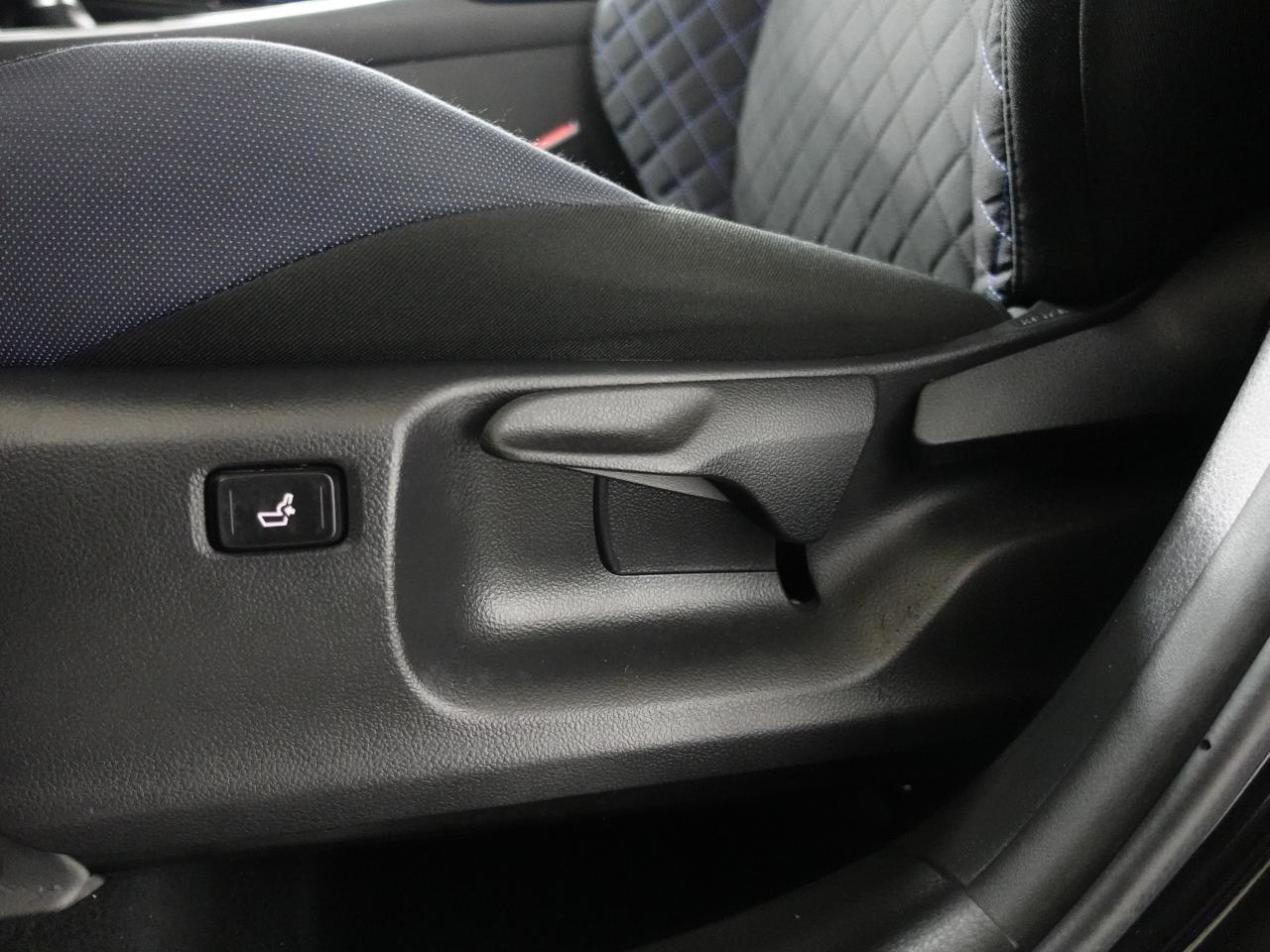 2021 Toyota C-HR XLE PREMIUM | LaneDep | Heated Seats | CarPlay Photo