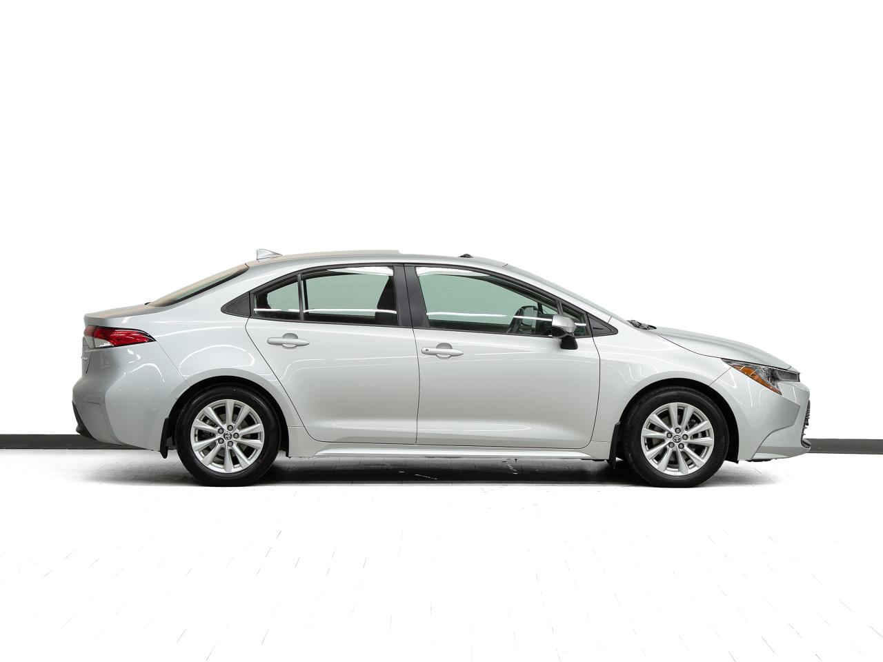 2024 Toyota Corolla LE UPGRADE | Sunroof | LaneDep | BSM | CarPlay Photo2