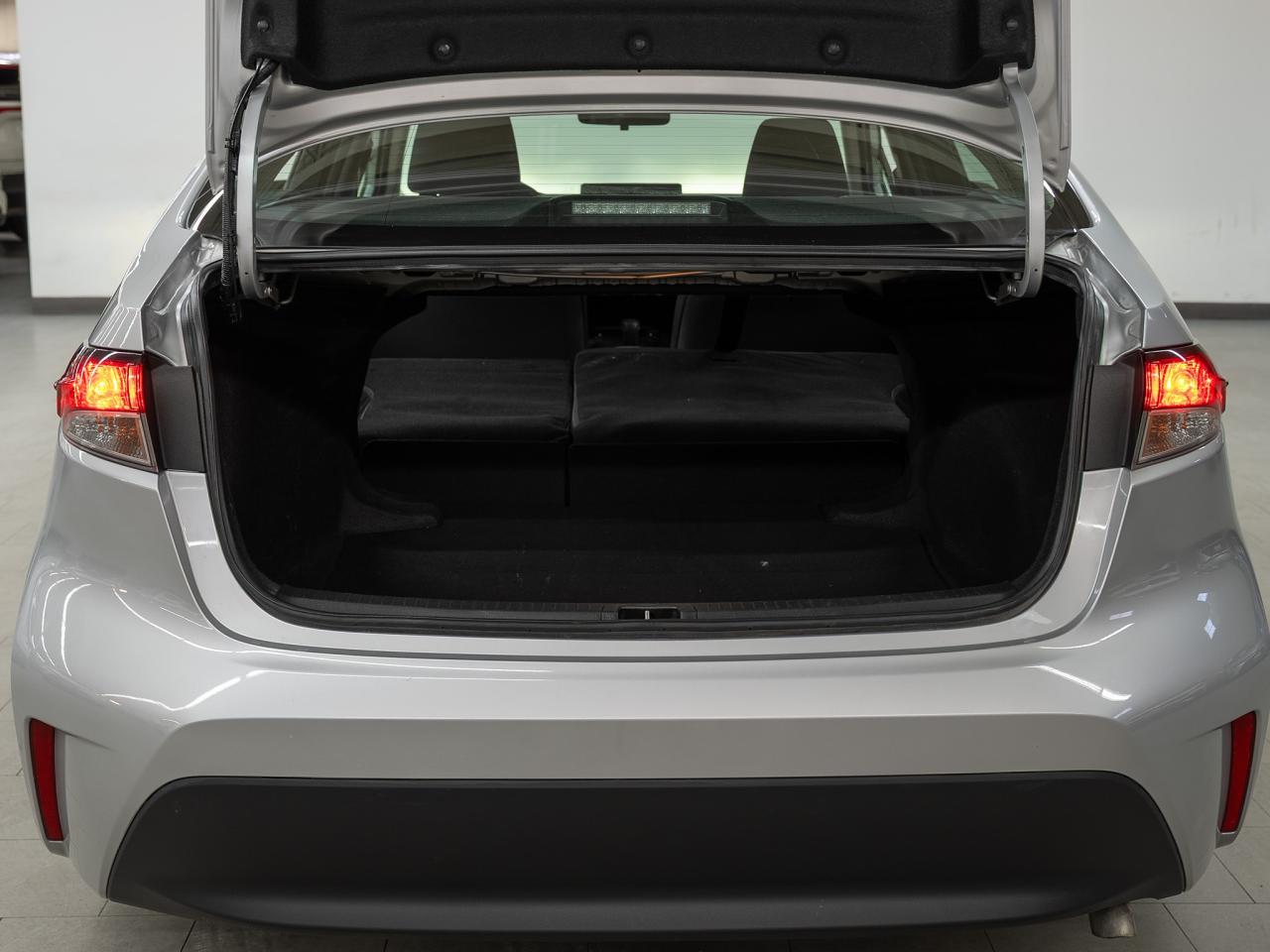 2024 Toyota Corolla LE UPGRADE | Sunroof | LaneDep | BSM | CarPlay Photo