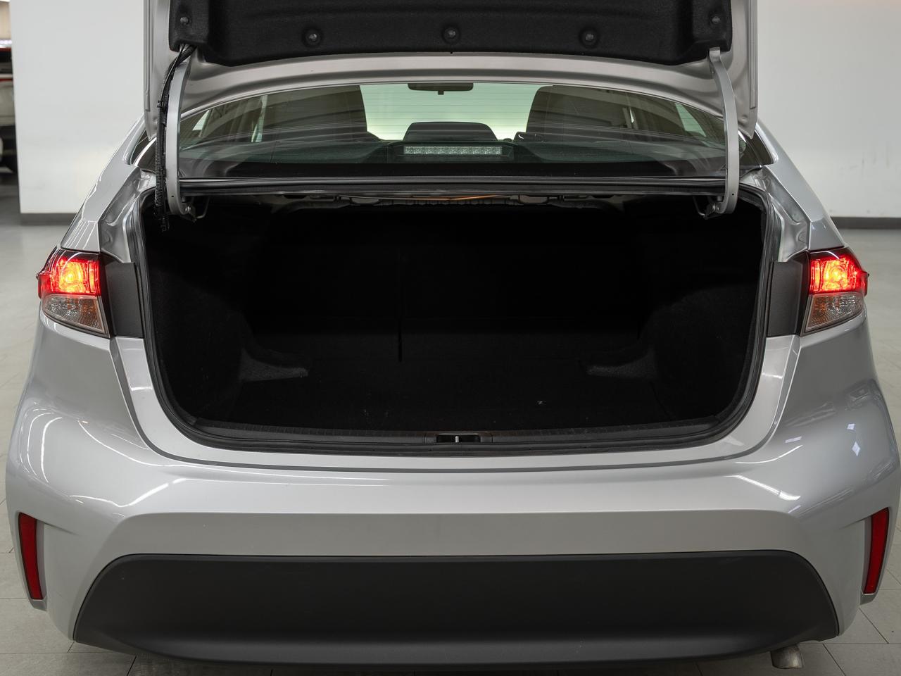 2024 Toyota Corolla LE UPGRADE | Sunroof | LaneDep | BSM | CarPlay