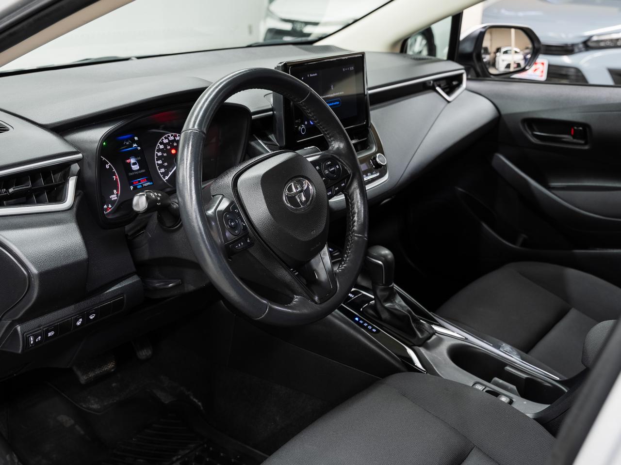 2024 Toyota Corolla LE UPGRADE | Sunroof | LaneDep | BSM | CarPlay Photo