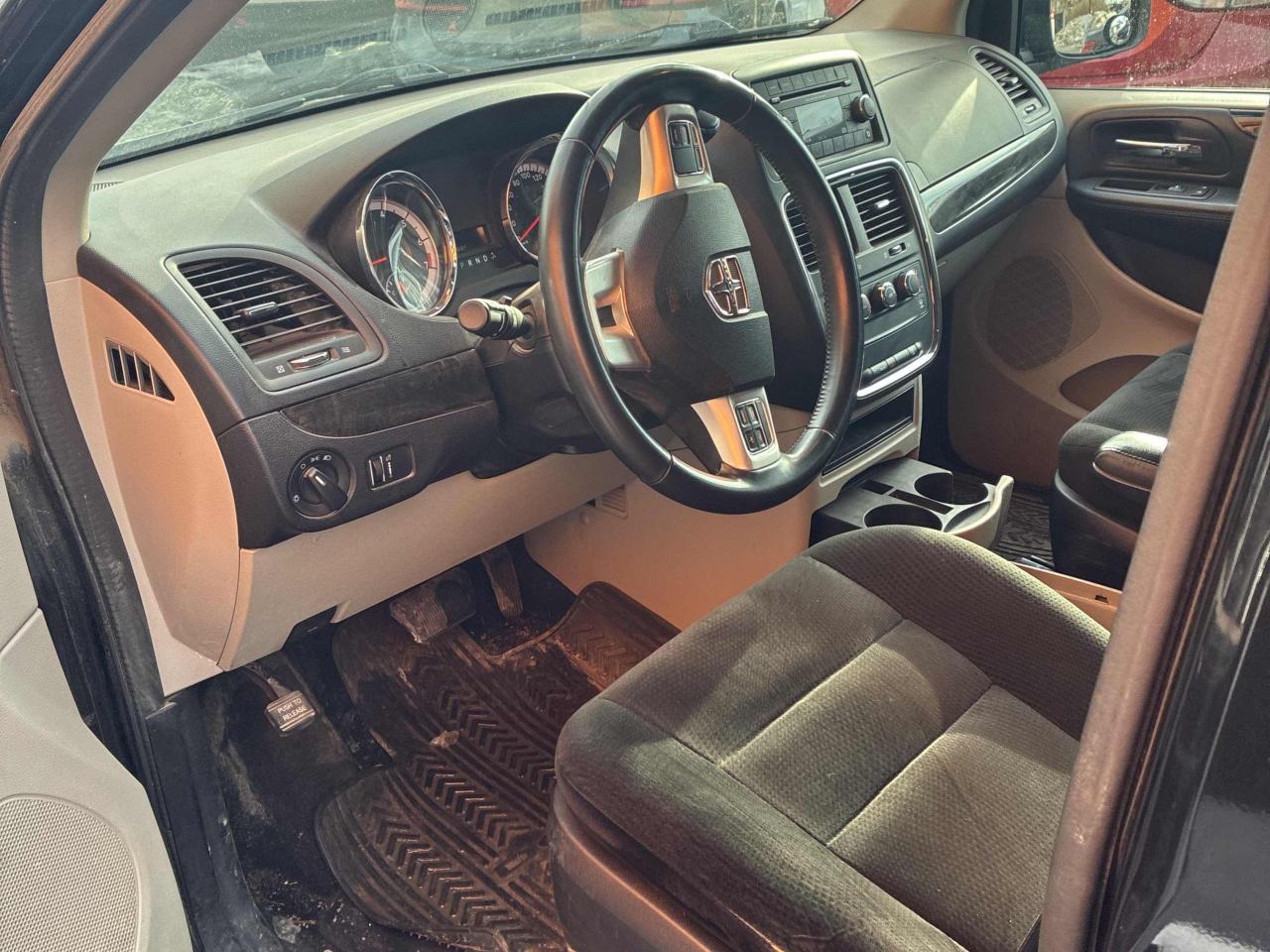 2016 Dodge Grand Caravan SXT - ONLY 42K!!! STOW&GO SEATS, BLUETOOTH, CLEAN! Photo24