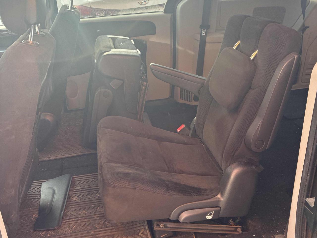 2016 Dodge Grand Caravan SXT - ONLY 42K!!! STOW&GO SEATS, BLUETOOTH, CLEAN! Photo13