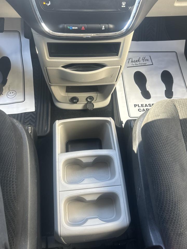 2016 Dodge Grand Caravan SXT - ONLY 42K!!! STOW&GO SEATS, BLUETOOTH, CLEAN! Photo