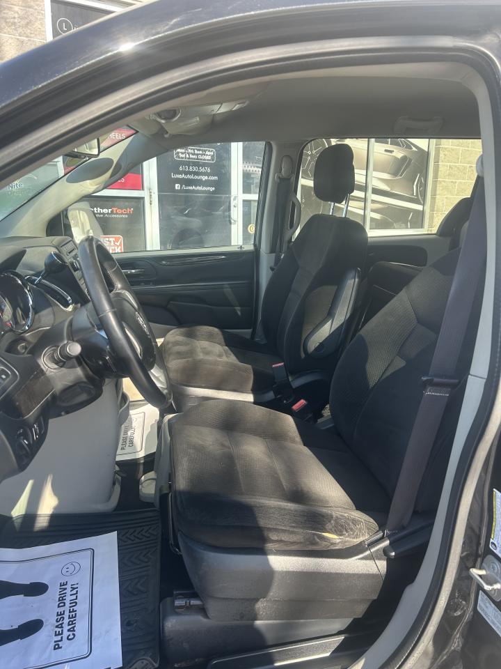 2016 Dodge Grand Caravan SXT - ONLY 42K!!! STOW&GO SEATS, BLUETOOTH, CLEAN! Photo