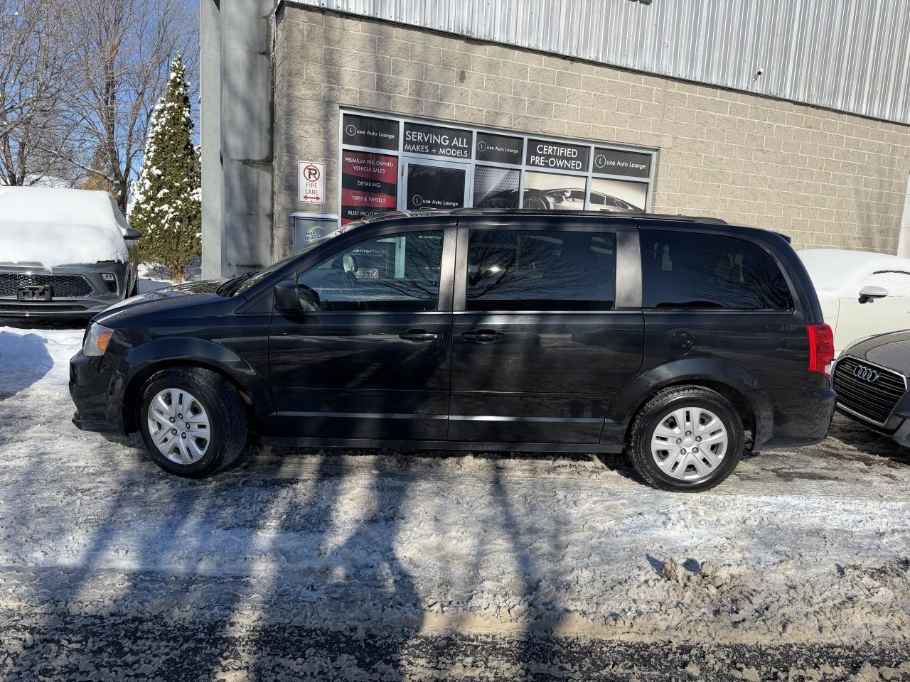2016 Dodge Grand Caravan SXT - ONLY 42K!!! STOW&GO SEATS, BLUETOOTH, CLEAN! Photo
