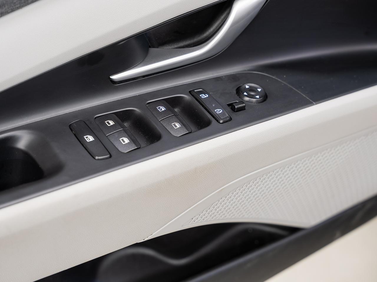 2023 Hyundai Elantra LUXURY | Nav | Leather | Sunroof | ACC | CarPlay Photo