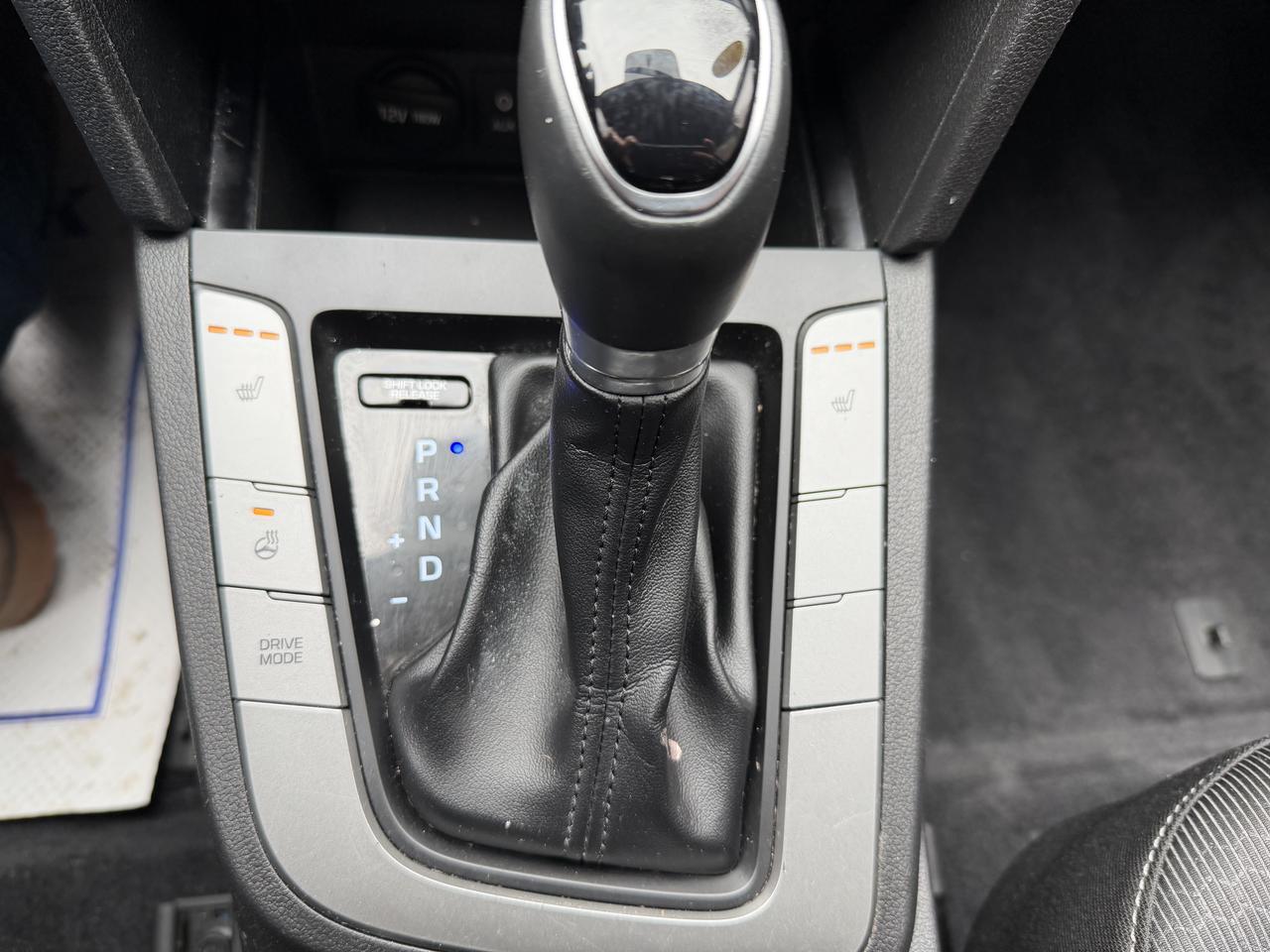 2018 Hyundai Elantra GL - LOW KM, CLEAN, AUTO, HEATED SEATS, B/U CAMERA Photo