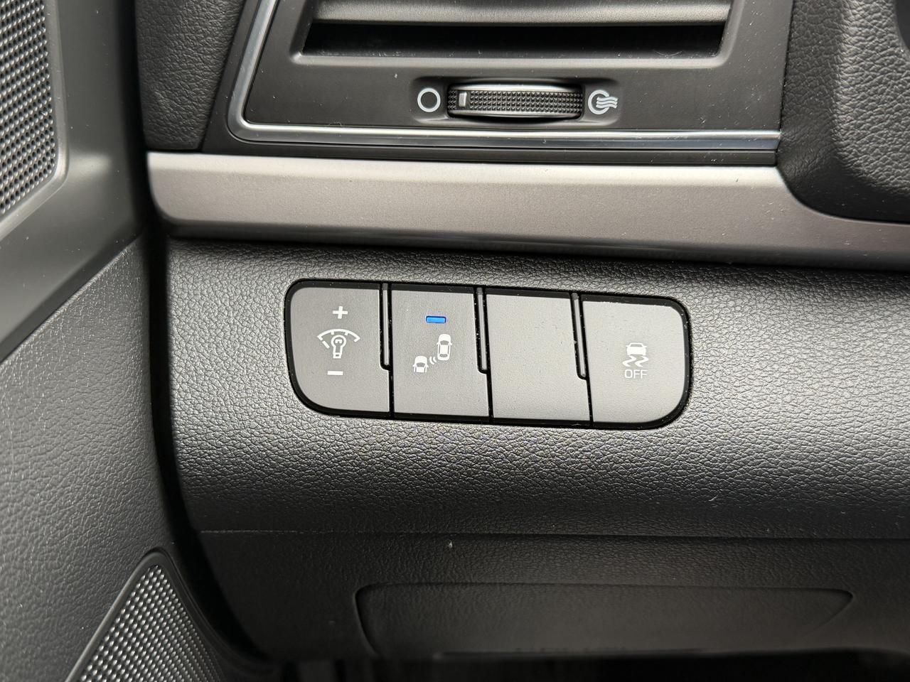 2018 Hyundai Elantra GL - LOW KM, CLEAN, AUTO, HEATED SEATS, B/U CAMERA Photo