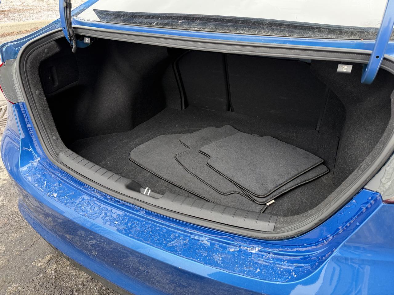 2018 Hyundai Elantra GL - LOW KM, CLEAN, AUTO, HEATED SEATS, B/U CAMERA Photo