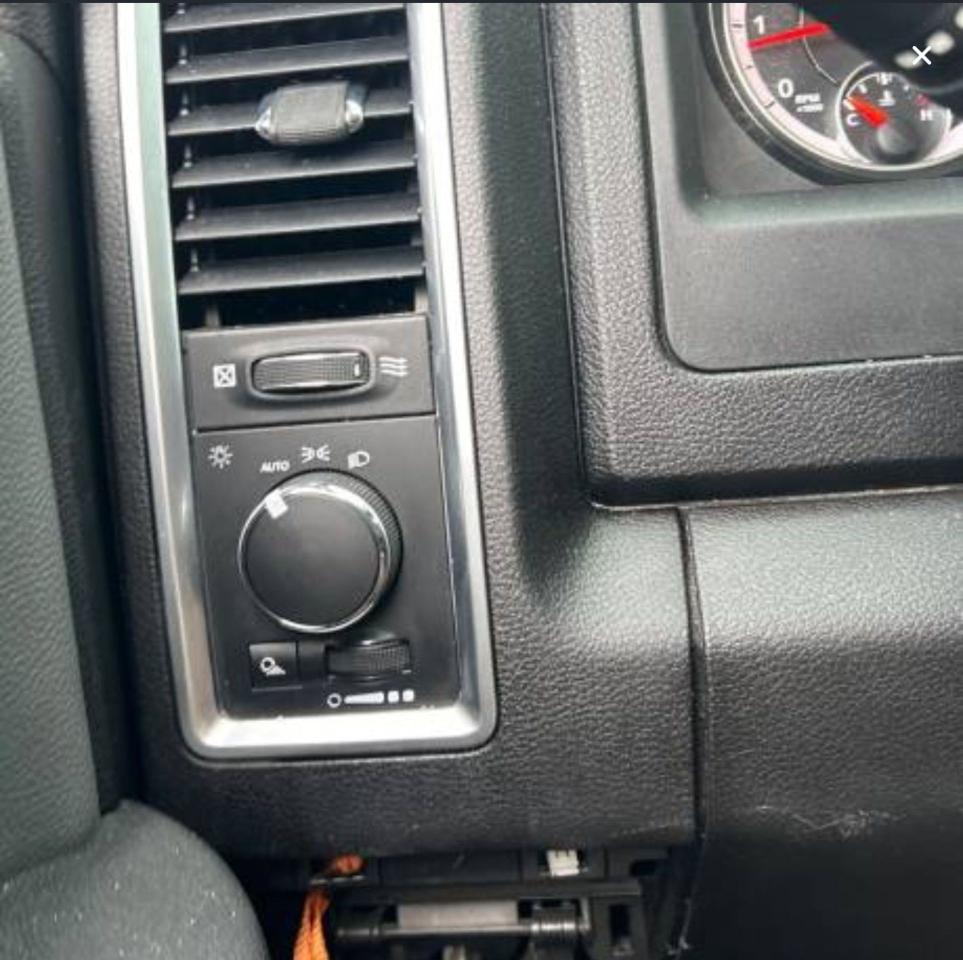 2021 RAM 1500 Classic CLASSIC CREW SLT 4x4 5.7L Photo